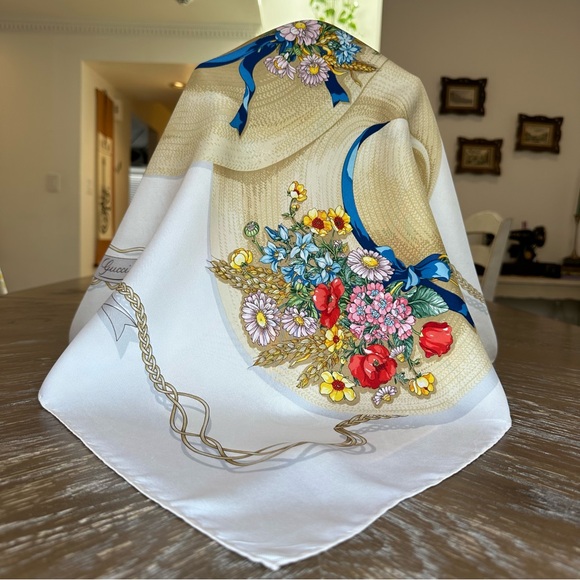 Authentic GUCCI Scarf - Picture 8 of 11